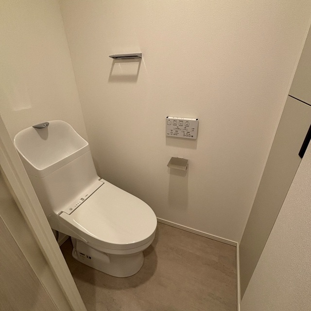 トイレ　※写真は同タイプ住戸です。