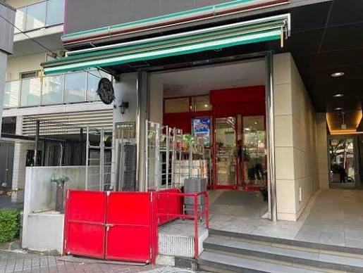 スーパー　まいばすけっと江東富岡1丁目店（スーパー）まで200m