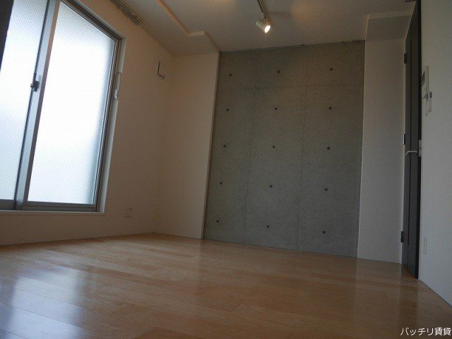 居室・リビング　画像は別号室の為、現状優先になります。