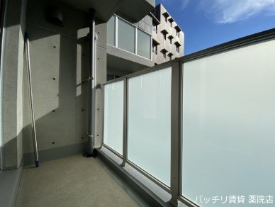 バルコニー　画像は別号室の為、現状優先になります。