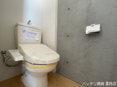 トイレ　画像は別号室の為、現状優先になります。