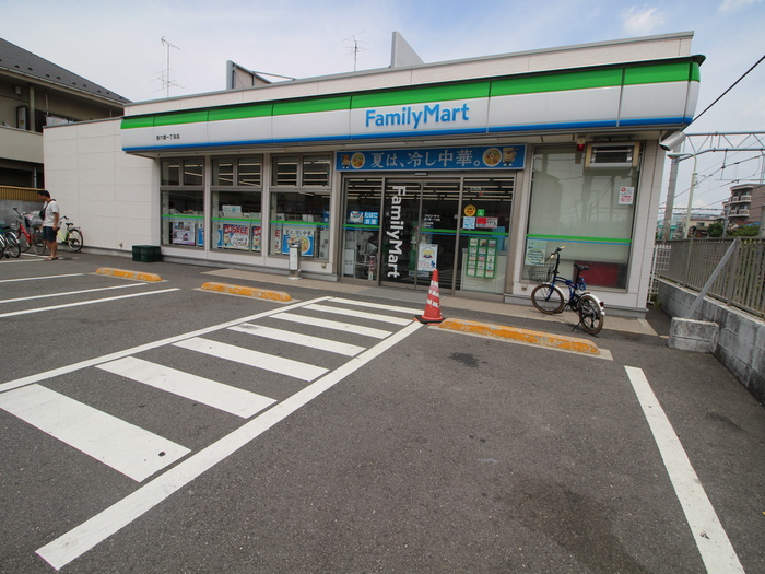 コンビニ　ファミリーマート（コンビニ）まで205m