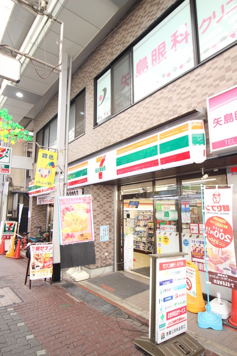 コンビニ　セブンイレブン（コンビニ）まで352m
