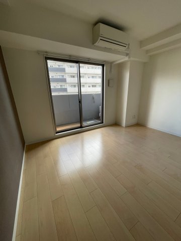 その他部屋・スペース　落ち着いた色調の寝室です