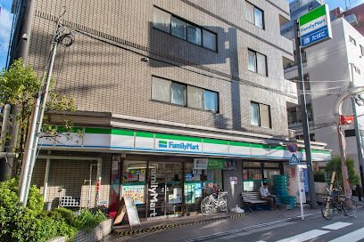 コンビニ　ファミリーマート 小山三丁目店（コンビニ）まで50m