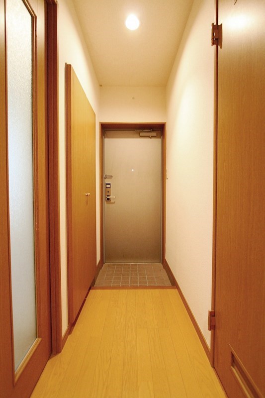 玄関　退去予定の為、他号室の過去の参考写真になります。