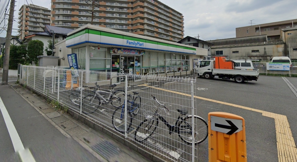 コンビニ　ファミリーマート 川口南鳩ヶ谷店（コンビニ）まで462m