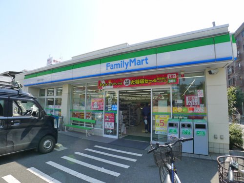 コンビニ　ファミリーマート 小豆沢二丁目店（コンビニ）まで124m