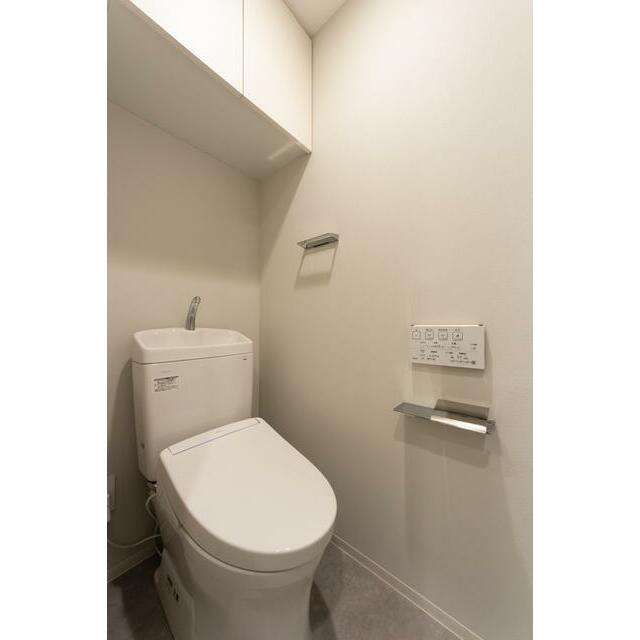 トイレ　※写真は同タイプ住戸です。