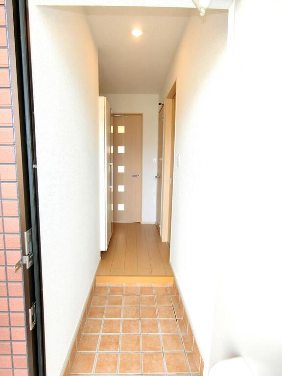 玄関　同型の写真です。配色に違いあり