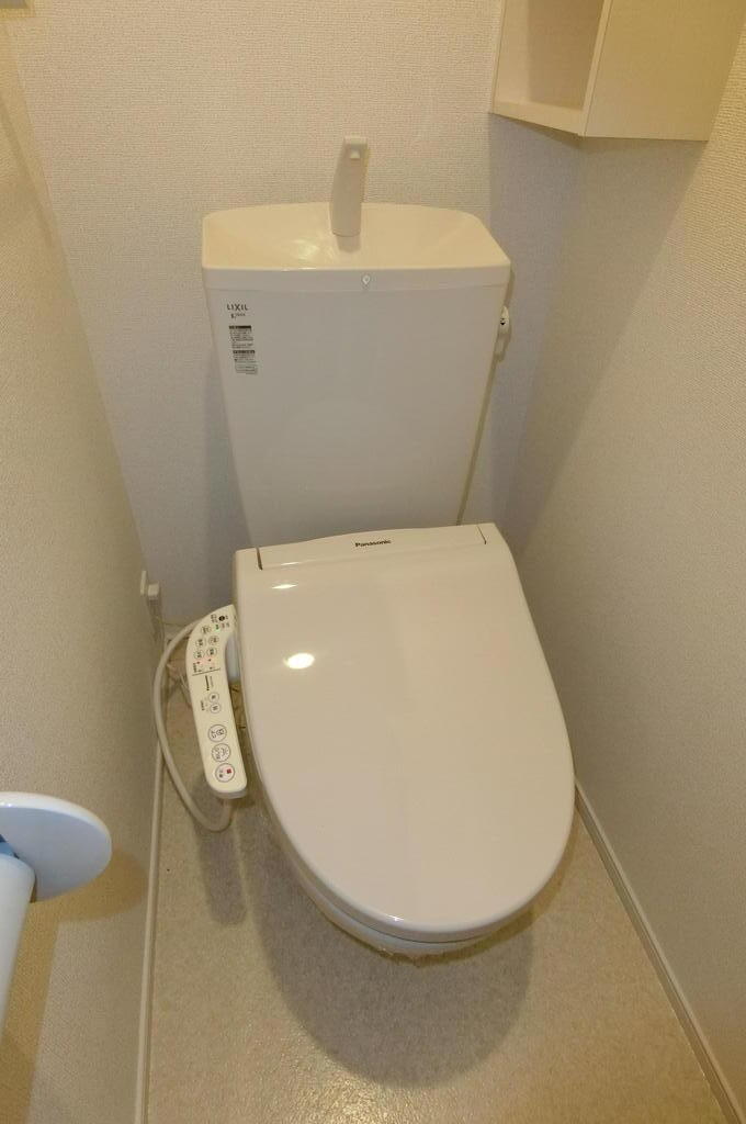 トイレ　同型の写真です。配色に違いあり