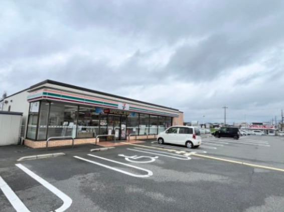 コンビニ　セブンイレブン 羽曳野新町店（コンビニ）まで695m