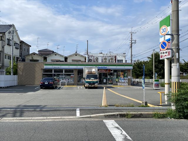 コンビニ　ファミリーマート（コンビニ）まで336m
