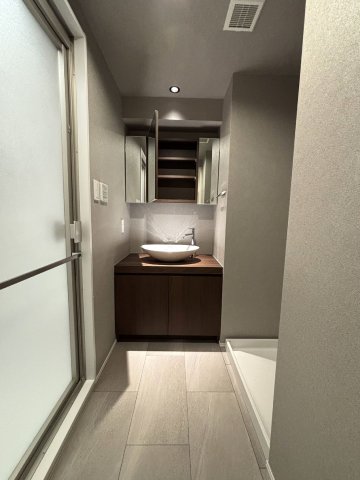 洗面設備　※別部屋の参考写真です。