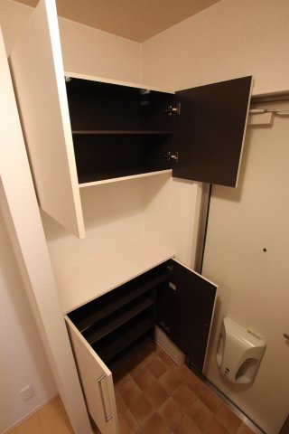 収納　シューズボックス
