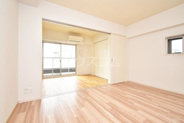スプランディッド淀屋橋DUEの居間写真