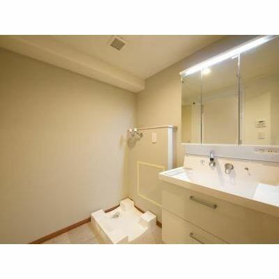 洗面設備　写真は同タイプ住居です。