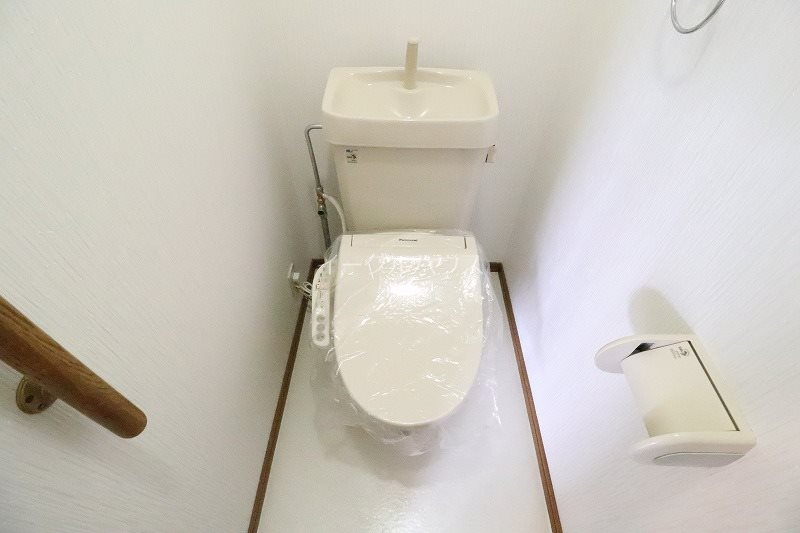 トイレ　退去予定のため別部屋写真使用