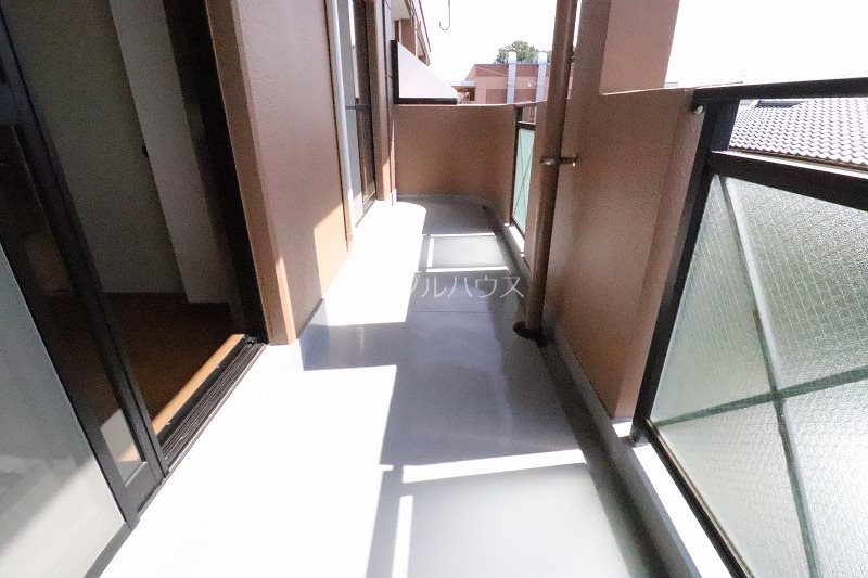 バルコニー　退去予定のため別部屋写真使用