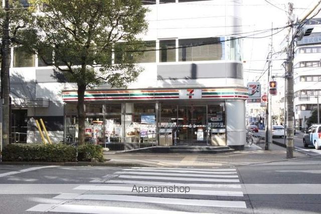 コンビニ　セブンイレブン（コンビニ）まで218m