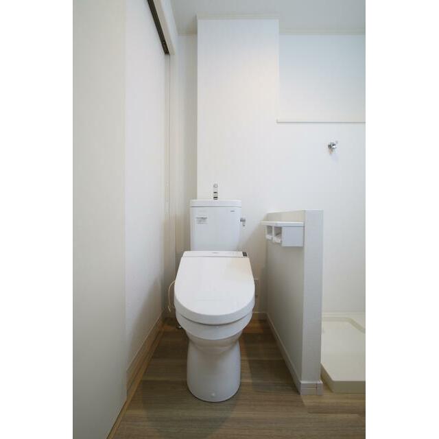トイレ　画像は現入居者の入居前写真になります