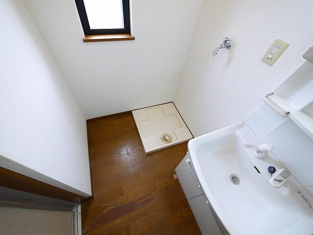 洗面設備　コンパクトで使いやすい洗面所