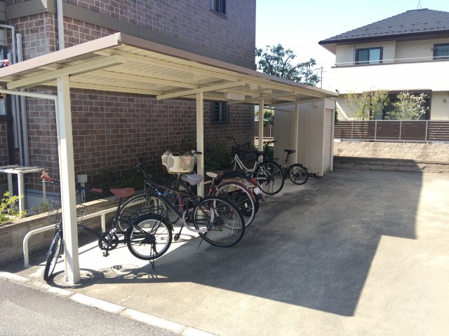 その他共有部分　自転車保有の方は嬉しい屋根付き駐輪場☆