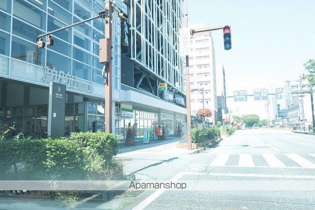 コンビニ　ファミリーマート（コンビニ）まで113m