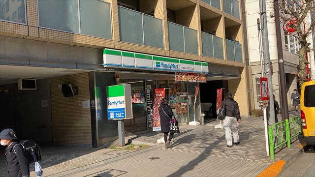コンビニ　ファミリーマート日本橋人形町三丁目店（コンビニ）まで146m