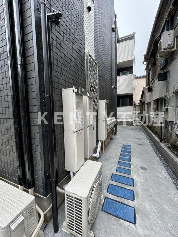エントランス　落ち着いたエントランスです