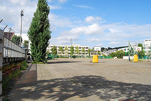 中学校　横浜市立日吉台中学校（中学校）まで704m