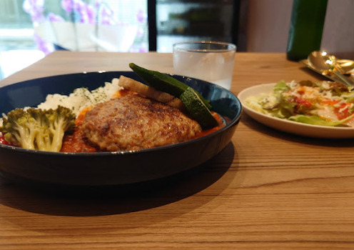 飲食店　トマトカレーとワインのお店sept(セプト)（飲食店）まで72m