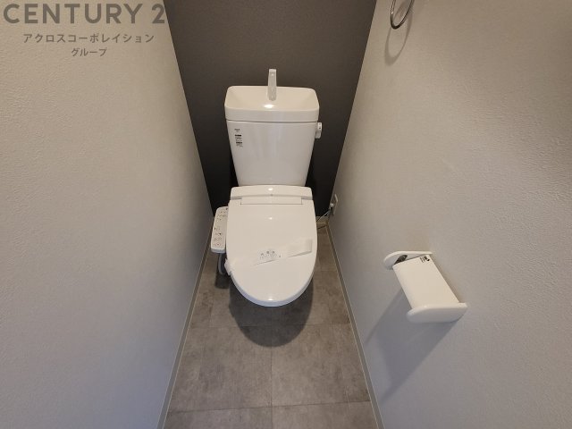 トイレ　温水洗浄便座付きのトイレです♪