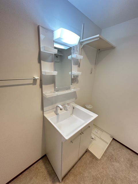 洗面設備　別部屋参考写真です
