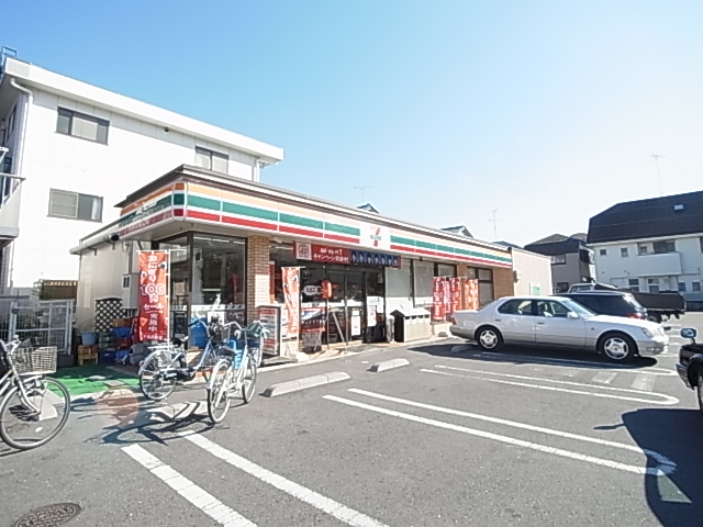 コンビニ　セブンイレブン 足立辰沼1丁目店（コンビニ）まで82m