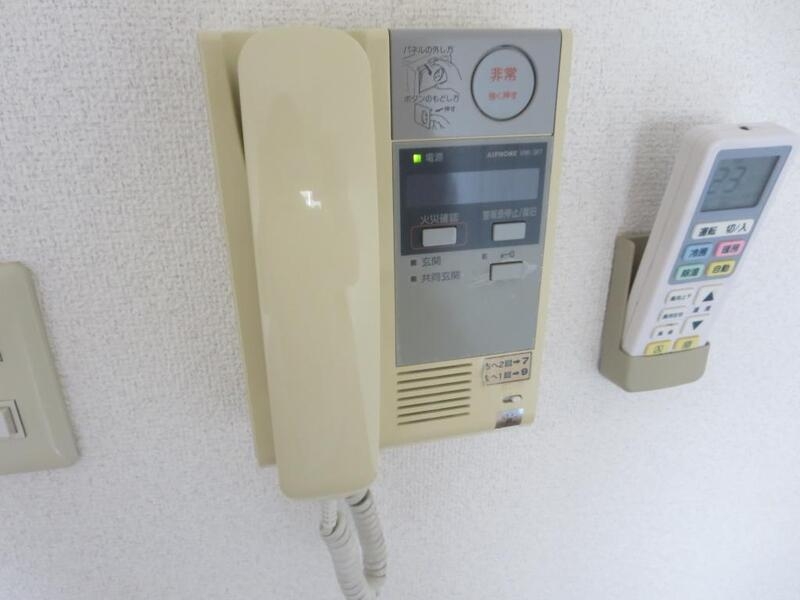 セキュリティ　来訪者を確認できる音声インターホン付き