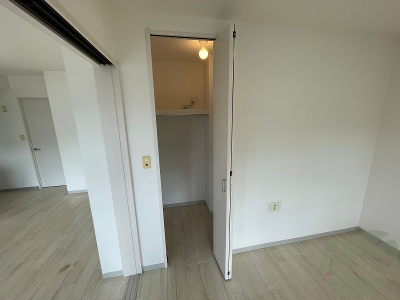 収納　寝室の収納です。部屋がすっきり片付きます
