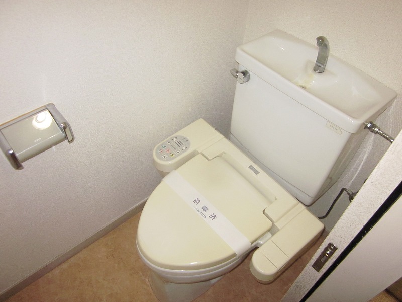 東急田園都市線 駒沢大学駅 徒歩5分 7階建 築36年のトイレ写真