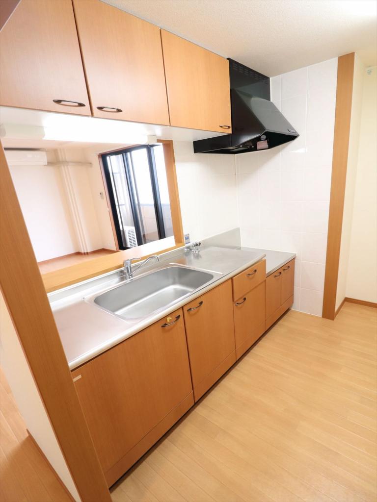 キッチン　収納豊富・コンロ設置可能