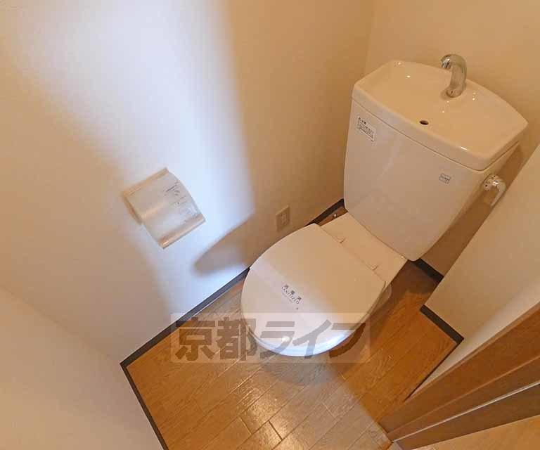 京阪宇治線 観月橋駅 徒歩6分 5階建 築22年のトイレ写真