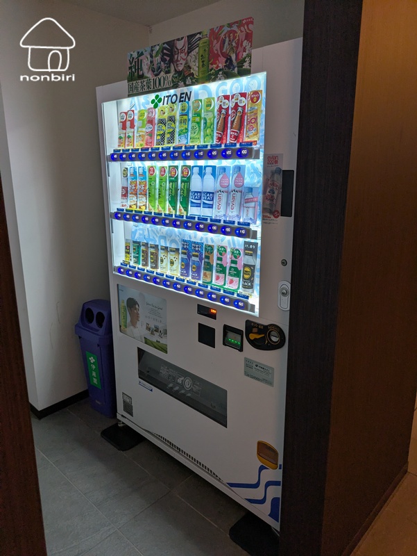 ロビー　自動販売機もあります