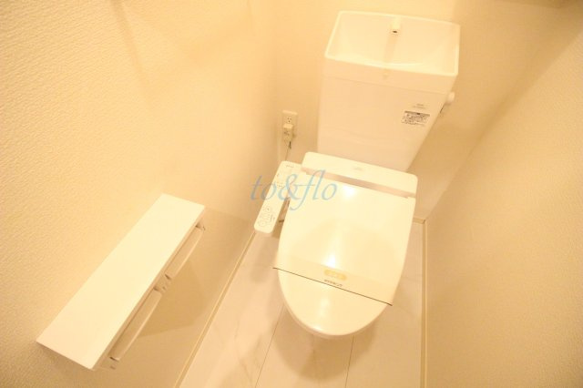 ＪＲ南武線 鹿島田駅 徒歩11分 3階建 築8年のトイレ写真