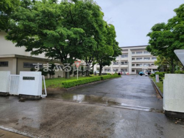 中学校　西尾市立西尾中学校（中学校）まで585m