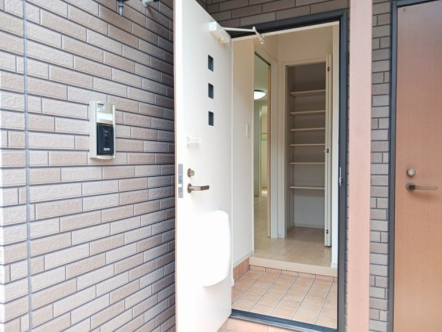 シャロッツの玄関写真