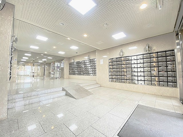 ロビー　オートロック完備＆管理人常駐で安心