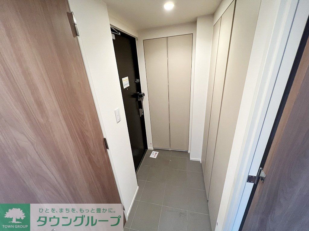 玄関　お問合せは(株)タウンハウジング東京へ