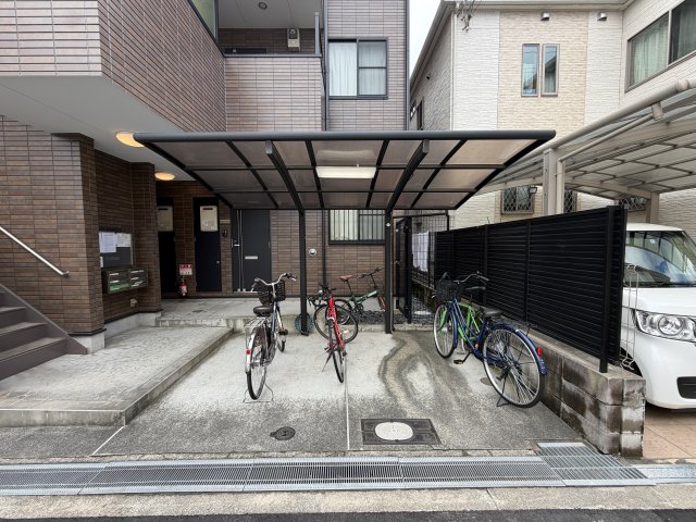 地下鉄谷町線 長原駅 徒歩15分 3階建 築18年の外観写真