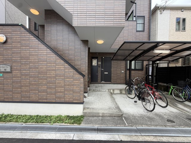 地下鉄谷町線 長原駅 徒歩15分 3階建 築18年の外観写真