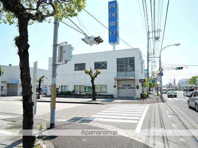 銀行　四国銀行卸団地支店（銀行）まで388m
