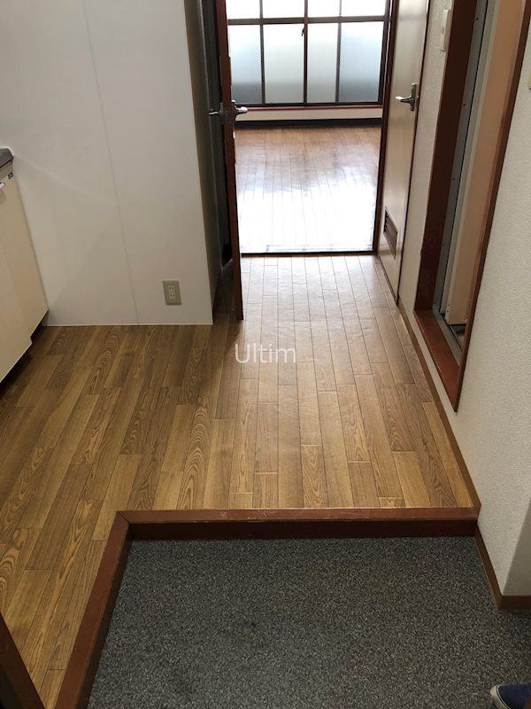 ロイヤルティみのの玄関写真